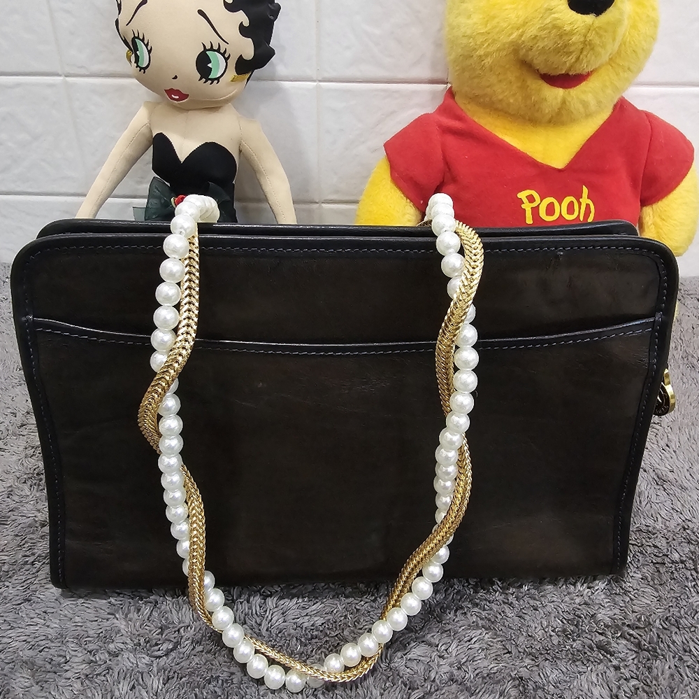 Vintage Brahmin clutch with unbranded chain. 11x7.5x3